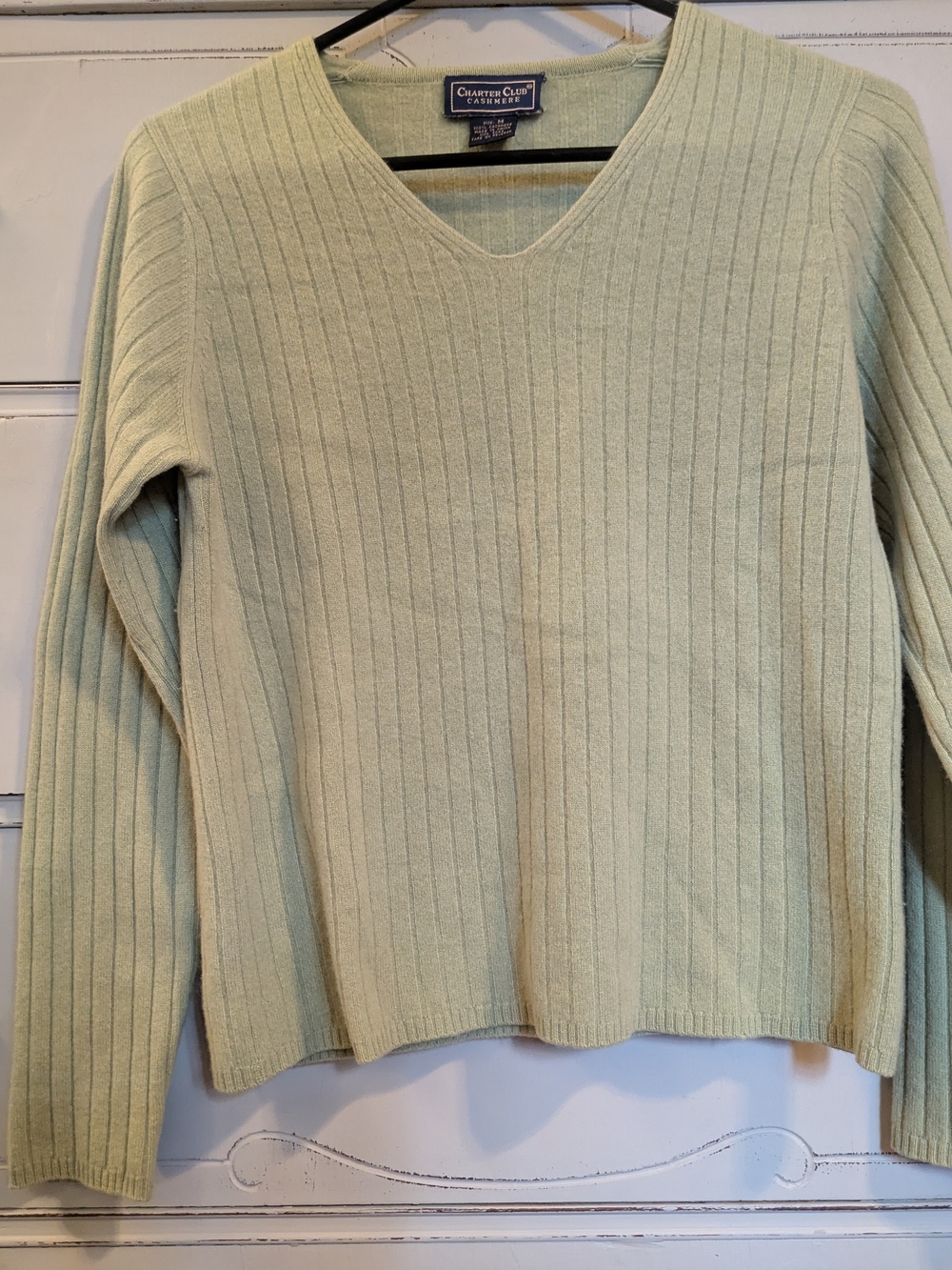Cashmere Women's Ribbed V-Neck Sweater in Pale Green
